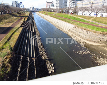 水戸市を流れる「桜川」 水戸市を流れる「桜川」 110691427