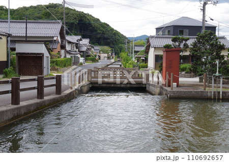 出雲岩樋公園から眺めた民家の景色 110692657