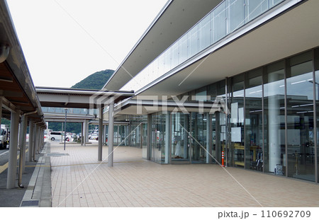 隠岐汽船フェリーターミナル建物の景色 隠岐汽船フェリーターミナル建物の景色 110692709