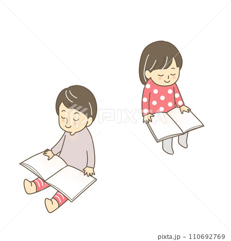 絵本を読む男の子と女の子 絵本を読む男の子と女の子 110692769