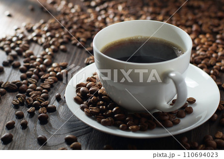 淹れたてのコーヒー 淹れたてのコーヒー 110694023