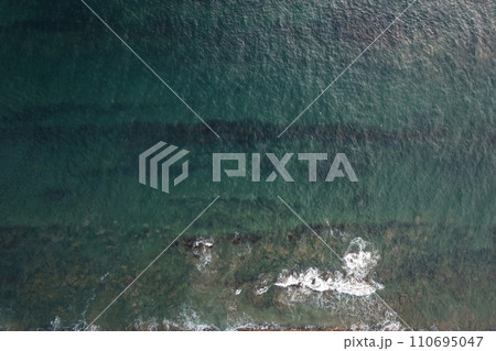 Texture of green sea water Texture of green sea water 110695047