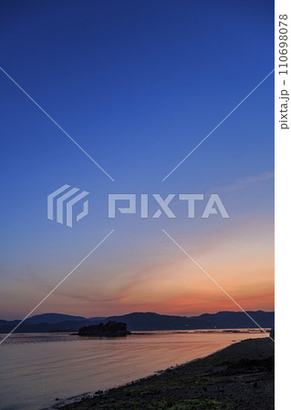 瀬戸内の春の夕暮れのブルーモーメント 瀬戸内の春の夕暮れのブルーモーメント 110698078