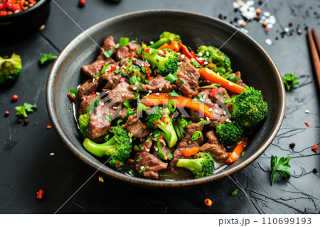 Beef and broccoli stir fry with soy sauce....のイラスト素材 [110699193] - PIXTA
