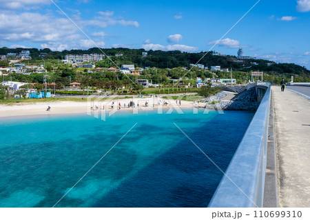 日本の沖縄県のとても美しい海の風景 日本の沖縄県のとても美しい海の風景 110699310