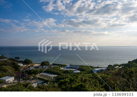 日本の沖縄県のとても美しい海の風景 日本の沖縄県のとても美しい海の風景 110699333