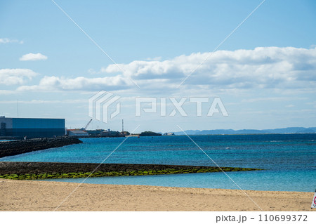 日本の沖縄県のとても美しい海の風景 日本の沖縄県のとても美しい海の風景 110699372