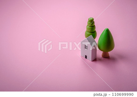 A small wooden house and keys as an idea for investing in your own home and achieving the goal of buying real estate 110699990
