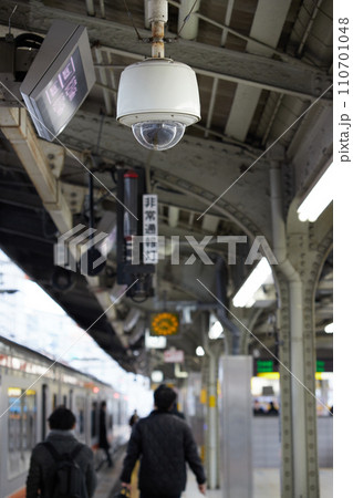 名古屋駅のホームで設置した防犯カメラの様子 名古屋駅のホームで設置した防犯カメラの様子 110701048