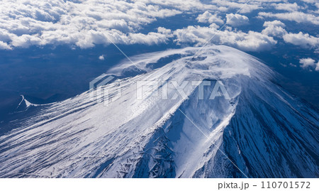 冬の富士山山頂 航空写真 冬の富士山山頂 航空写真 110701572