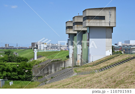 川口散歩・三領水門 荒川土手 川口市 川口散歩・三領水門 荒川土手 川口市 110701593