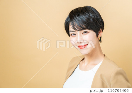 30代女性のビューティー。 110702406