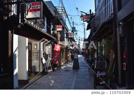 京都府伏見区の幕末維新回廊竜馬通りの風景 110702809
