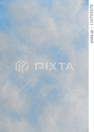 綿花と和紙による背景素材 110703078