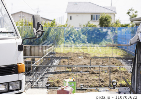 新築の基礎工事イメージ 110703622
