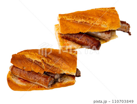 Sandwiches with sausage and grated tomatoes, closeup 110703849