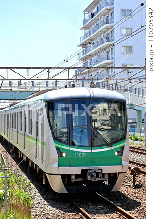 鉄道・東京メトロ千代田線　16000系　南柏駅 110705342