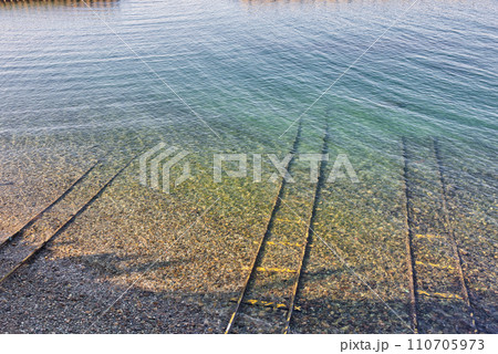 海の中の線路 海の中の線路 110705973