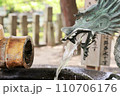 神社に置かれた龍 110706176