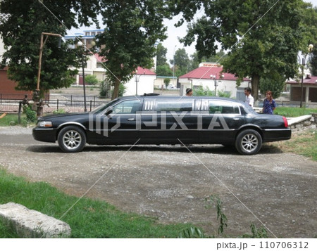 キルギスのアンティークカー　リムジン 110706312