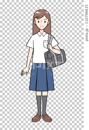 夏の制服を着てスクールバッグを持つ女子高生 110706635