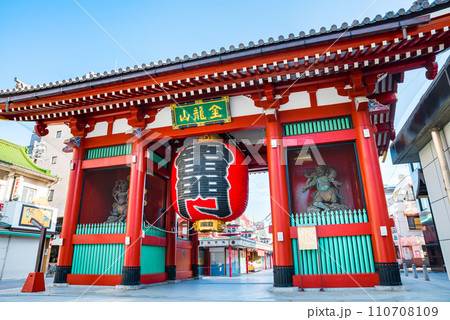 東京 浅草寺 雷門 早朝風景 110708109
