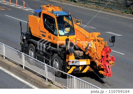 ラフテレーンクレーン　イメージ 110709184