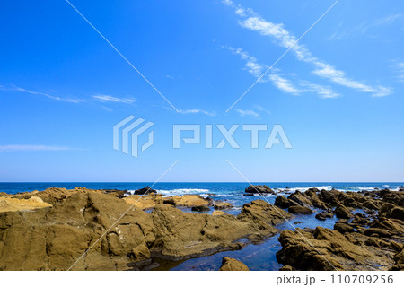 青空と千葉の海岸 青空と千葉の海岸 110709256