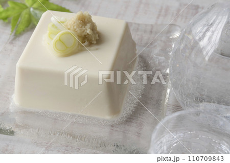 冷ややっこ 日本酒 冷酒 冷ややっこ 日本酒 冷酒 110709843