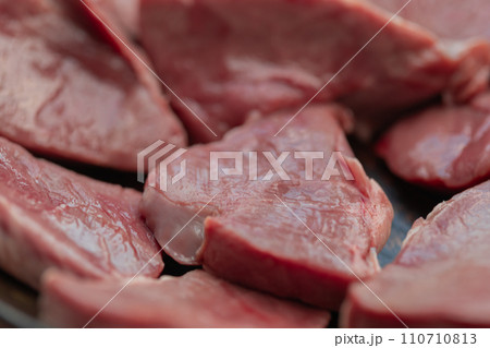 新鮮な牛の心臓肉 (牛ハツ) 新鮮な牛の心臓肉 (牛ハツ) 110710813