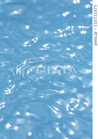 キラキラ水面 クローズアップ キラキラ水面 クローズアップ 110711875
