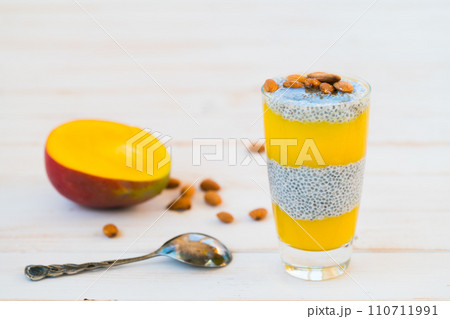 chia seed pudding with mango and almond 110711991