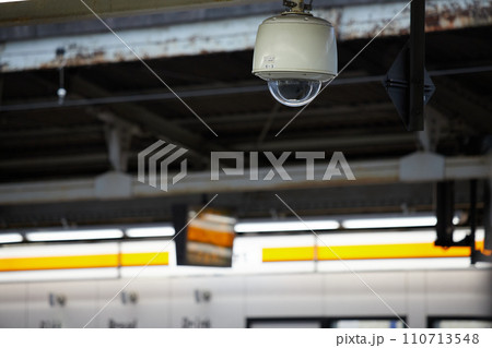 名古屋駅のホームで設置した防犯カメラの様子 名古屋駅のホームで設置した防犯カメラの様子 110713548