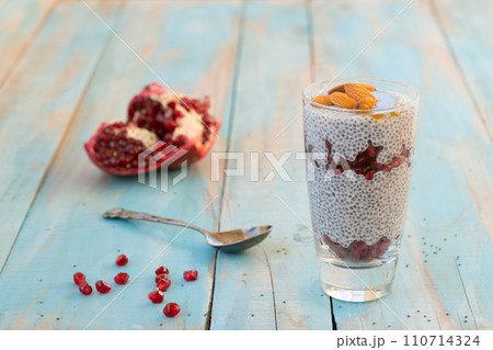 Pudding with pomegranate and chia seeds 110714324