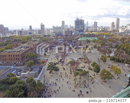 大阪城天守閣の展望台から本丸方向の眺望 大阪城天守閣の展望台から本丸方向の眺望 110714377