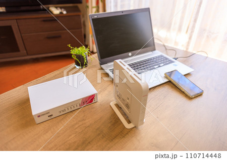 セキュリティルーターを追加してより安心して取り組めるリモートワーク 110714448