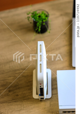 セキュリティルーターを追加してより安心して取り組めるリモートワーク セキュリティルーターを追加してより安心して取り組めるリモートワーク 110714492