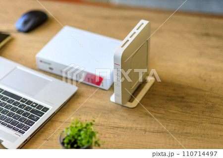 セキュリティルーターを追加してより安心して取り組めるリモートワーク 110714497