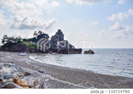 曽々木海岸の「窓岩」(2016年) 曽々木海岸の「窓岩」(2016年) 110714760