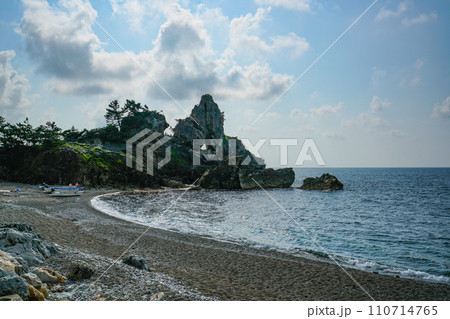 曽々木海岸の「窓岩」(2016年) 曽々木海岸の「窓岩」(2016年) 110714765