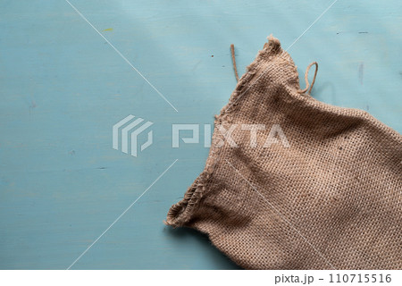 青背景に麻の布袋 110715516
