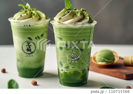 抹茶アイスクリームをトッピングしたグルメ抹茶デザートドリンク 抹茶アイスクリームをトッピングしたグルメ抹茶デザートドリンク 110715566