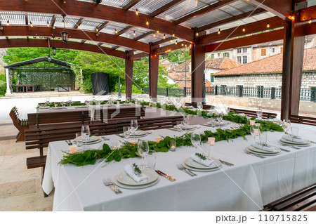 wedding table served in a rustic style 110715825