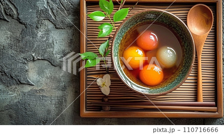 豪華な色とりどりの餅入りあんみつ 豪華な色とりどりの餅入りあんみつ 110716666