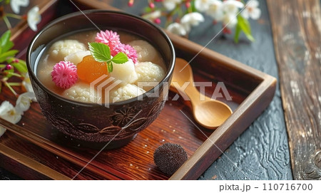 豪華な色とりどりの餅入りあんみつ 豪華な色とりどりの餅入りあんみつ 110716700