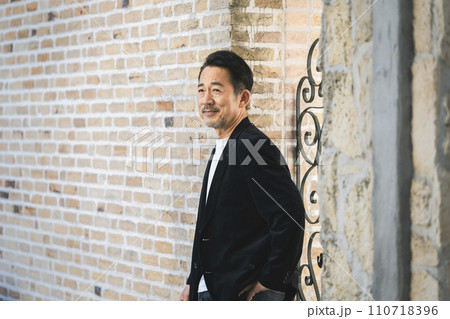 50代半ばの男性 ポートレート 50代半ばの男性 ポートレート 110718396