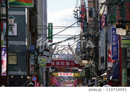 東京足立区北千住の宿場町通り商店街 東京足立区北千住の宿場町通り商店街 110719091