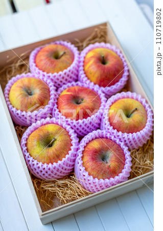 りんご　物撮り 110719802