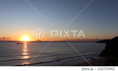 下田海岸の朝日 110720062