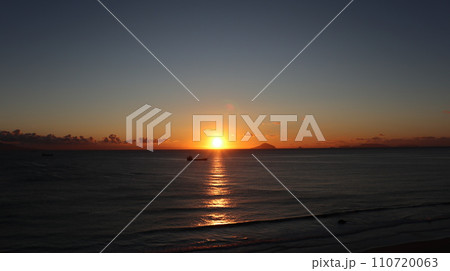 下田海岸の朝日 下田海岸の朝日 110720063